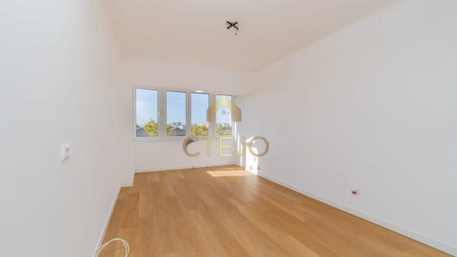 Apartamento T2 para Venda em Olivais