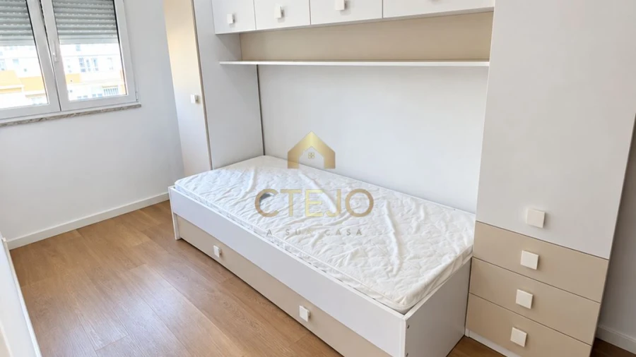 Apartamento T2 para Venda em Olivais