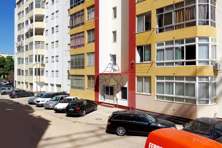 Apartamento T2 para Venda em Portimão Foto 3