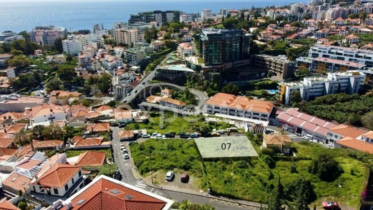 Terreno para Venda em Funchal (São Pedro) Foto 1