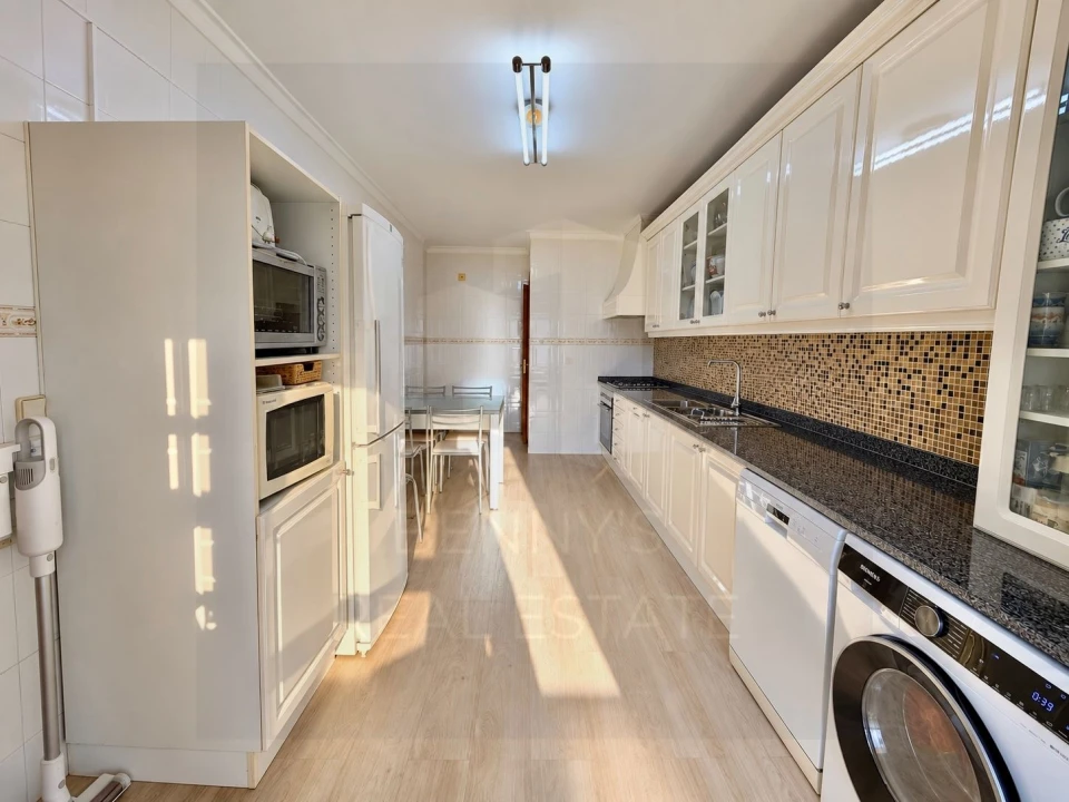 Apartamento T3 para Venda em Massamá e Monte Abraão Foto 14