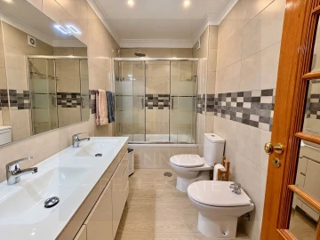 Apartamento T3 para Venda em Massamá e Monte Abraão
