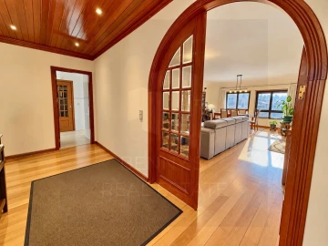 Apartamento T3 para Venda em Massamá e Monte Abraão