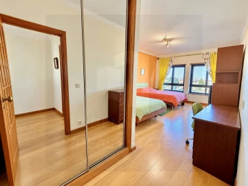 Apartamento T3 para Venda em Massamá e Monte Abraão