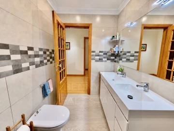 Apartamento T3 para Venda em Massamá e Monte Abraão