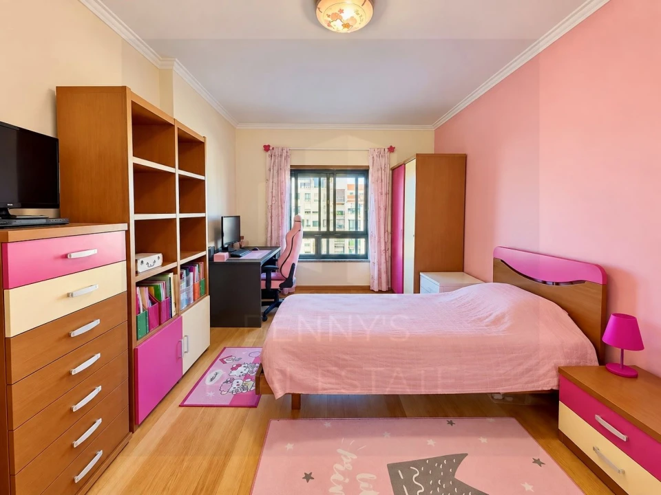 Apartamento T3 para Venda em Massamá e Monte Abraão Foto 16