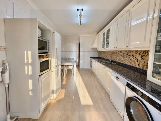 Apartamento T3 para Venda em Massamá e Monte Abraão Foto 14