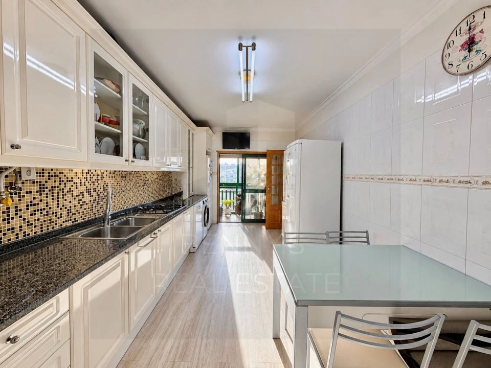 Apartamento T3 para Venda em Massamá e Monte Abraão Foto 10