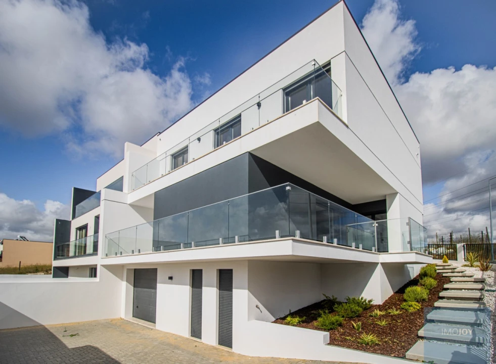 Moradia T4 para Venda em São Domingos de Rana Foto 1