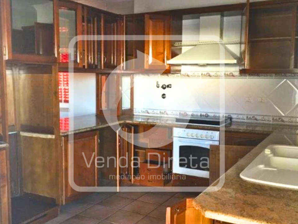 Moradia T4 para Venda em Alcanhões Foto 12