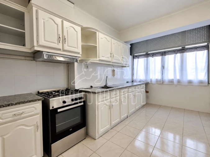 Apartamento T2 para Venda em Darque Foto 3