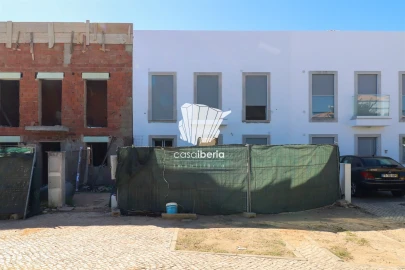 Moradia T4 para Venda em Moncarapacho e Fuseta