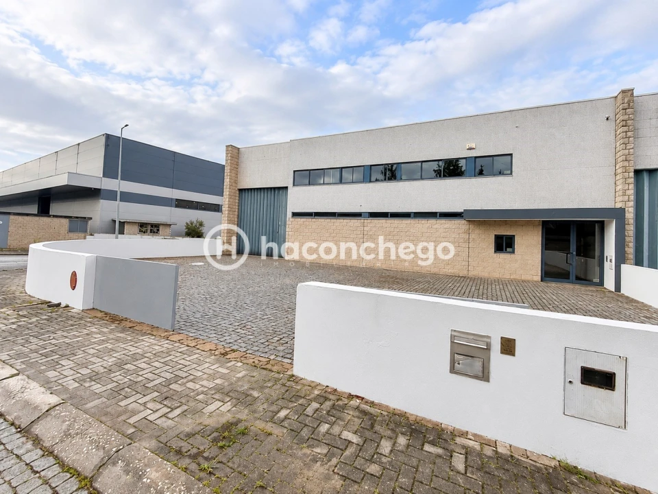 Armazém para Arrendamento em Pousa Foto 1