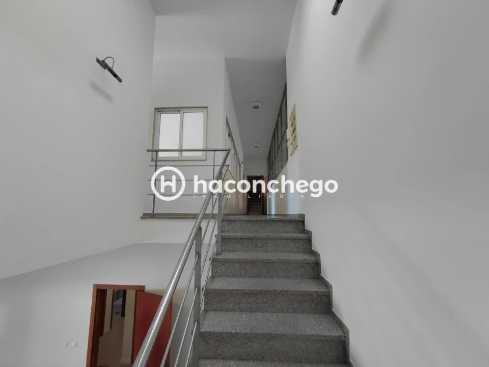Armazém para Arrendamento em Pousa Foto 4