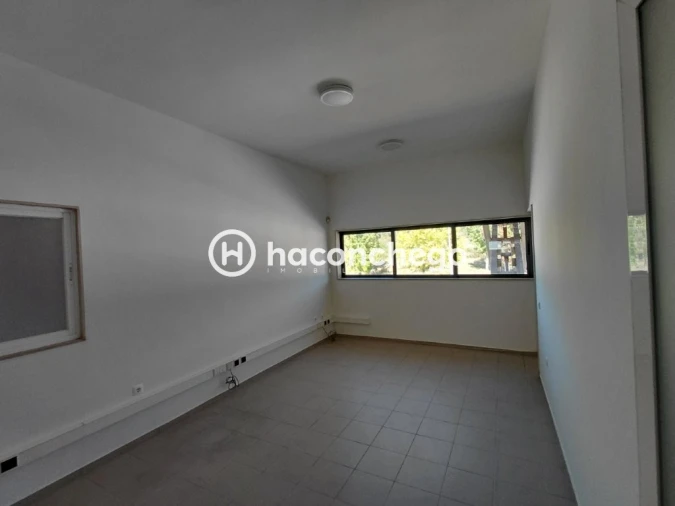 Armazém para Arrendamento em Pousa Foto 6