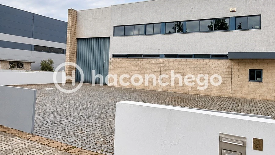 Armazém para Arrendamento em Pousa