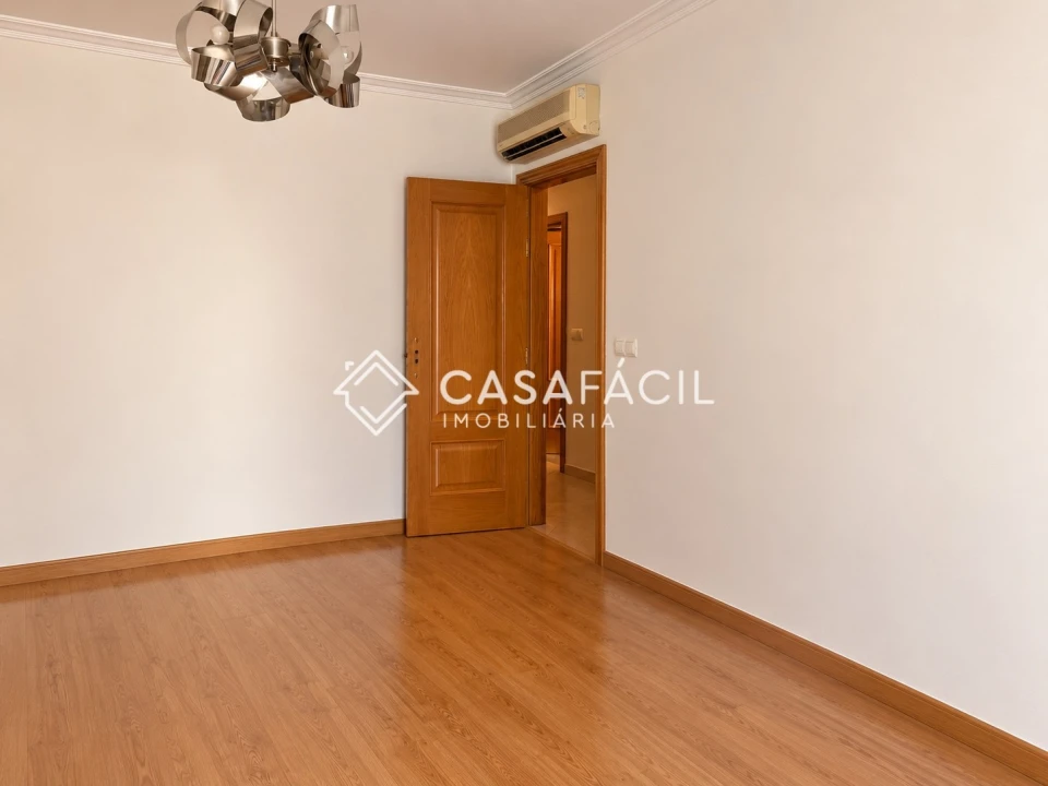 Apartamento T5 para Venda em Alcochete Foto 17