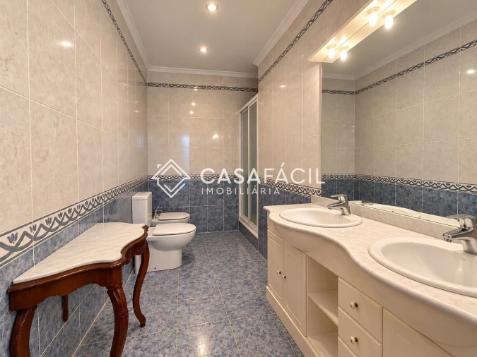 Apartamento T5 para Venda em Alcochete Foto 30