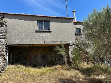 Moradia T3 para Venda em Castro Laboreiro e Lamas de Mouro