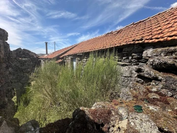 Moradia T3 para Venda em Castro Laboreiro e Lamas de Mouro