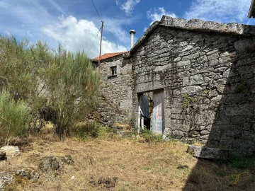 Moradia T3 para Venda em Castro Laboreiro e Lamas de Mouro