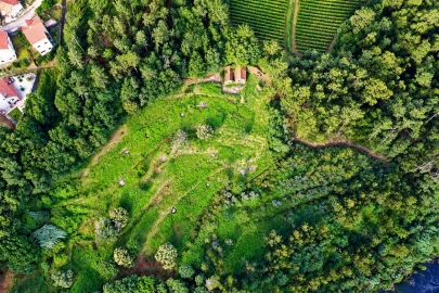 Quinta T0 para Venda em Vila e Roussas