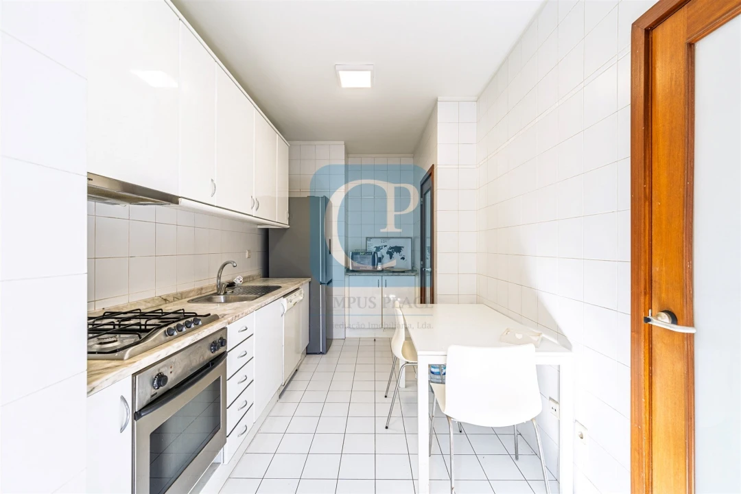 Apartamento T2 para Arrendamento em Paranhos Foto 12
