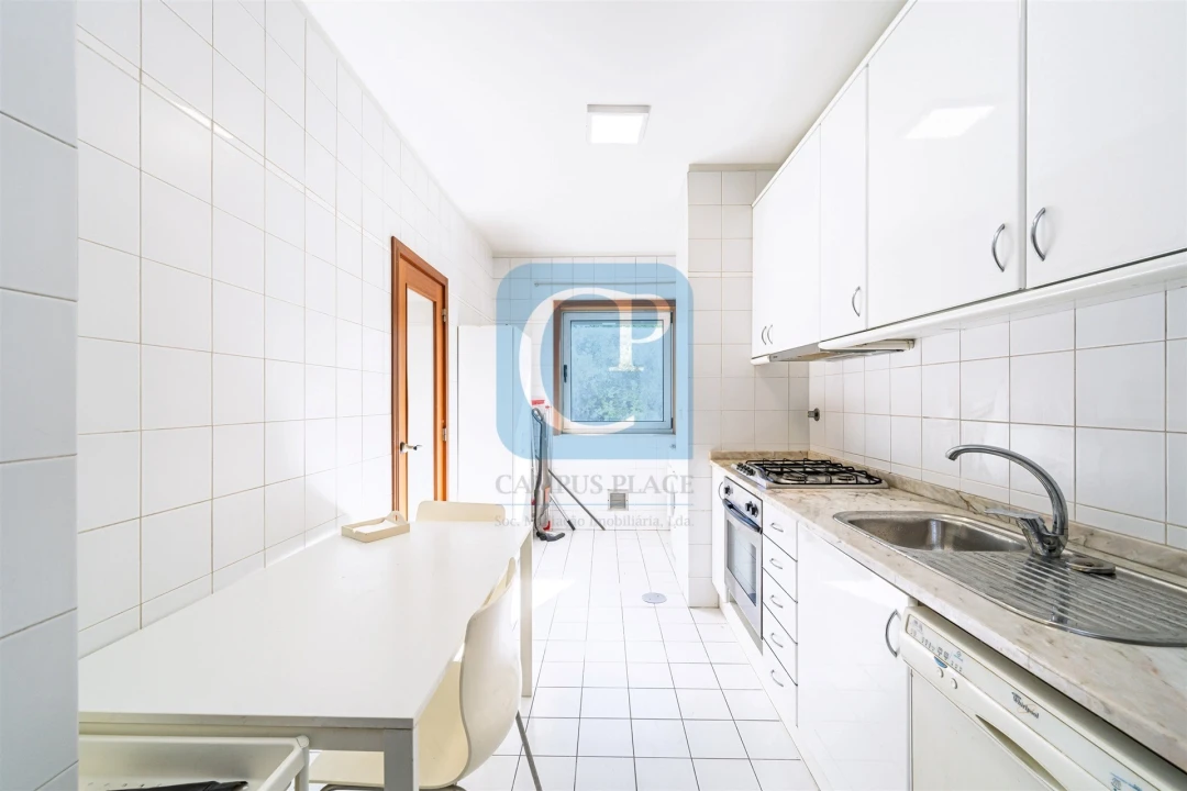 Apartamento T2 para Arrendamento em Paranhos Foto 10