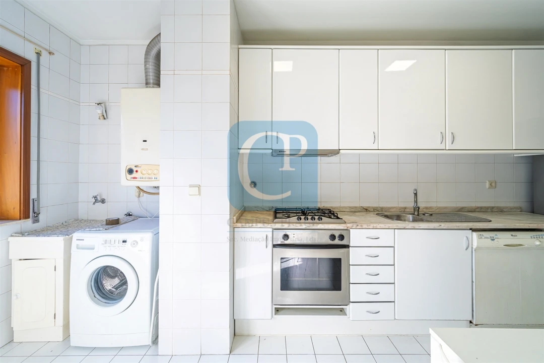 Apartamento T2 para Arrendamento em Paranhos Foto 13