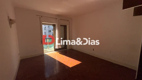 Moradia T5 para Venda em Mafamude e Vilar do Paraíso