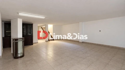 Moradia T5 para Venda em Mafamude e Vilar do Paraíso