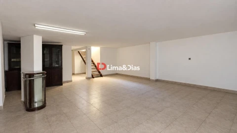 Moradia T5 para Venda em Mafamude e Vilar do Paraíso