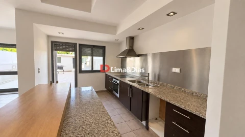 Moradia T5 para Venda em Mafamude e Vilar do Paraíso