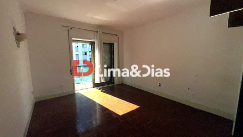 Moradia T5 para Venda em Mafamude e Vilar do Paraíso