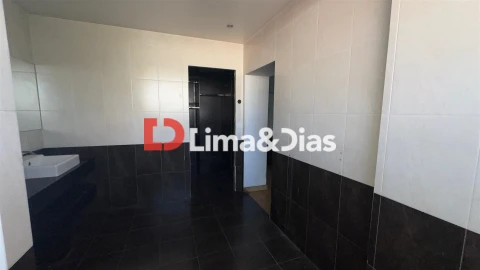 Moradia T5 para Venda em Mafamude e Vilar do Paraíso