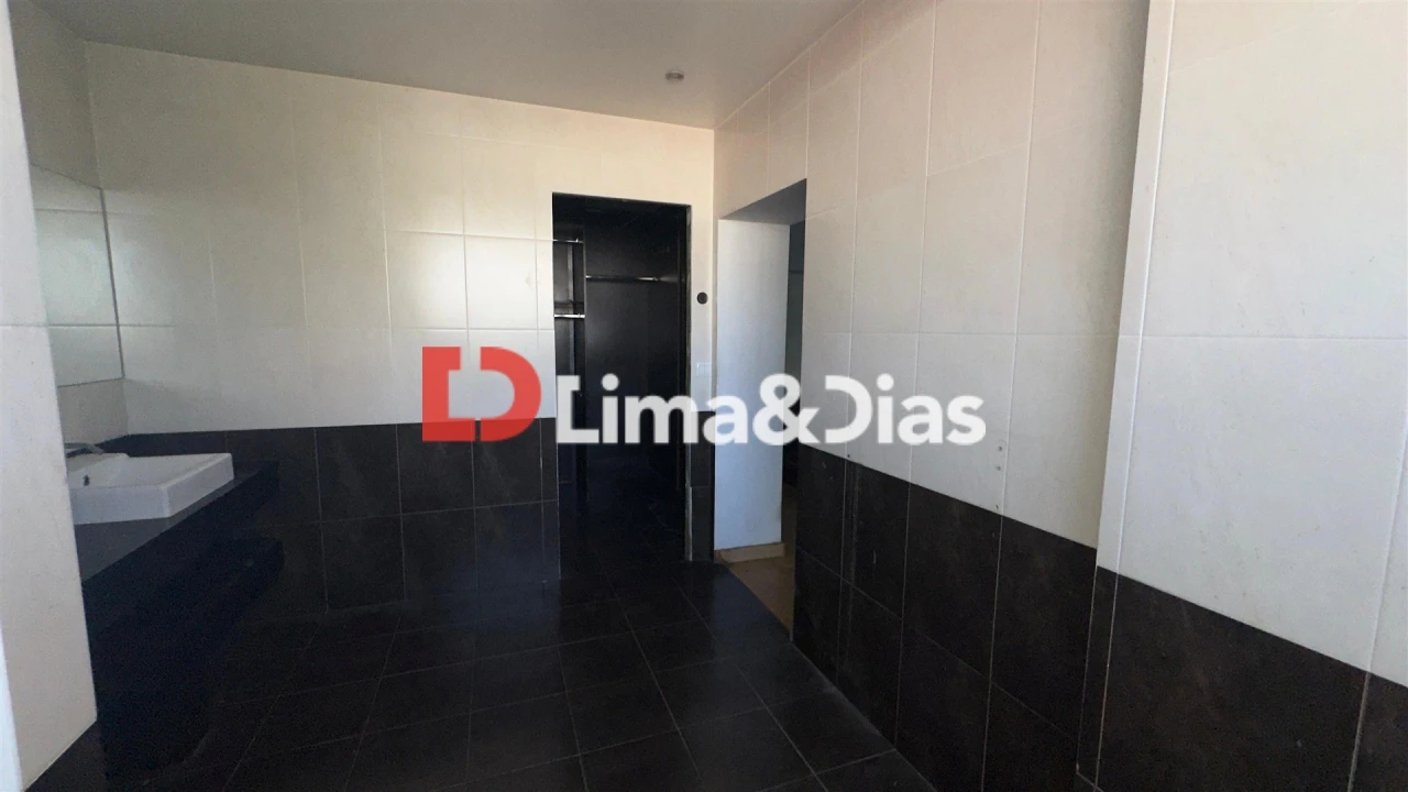Moradia T5 para Venda em Mafamude e Vilar do Paraíso Foto 31