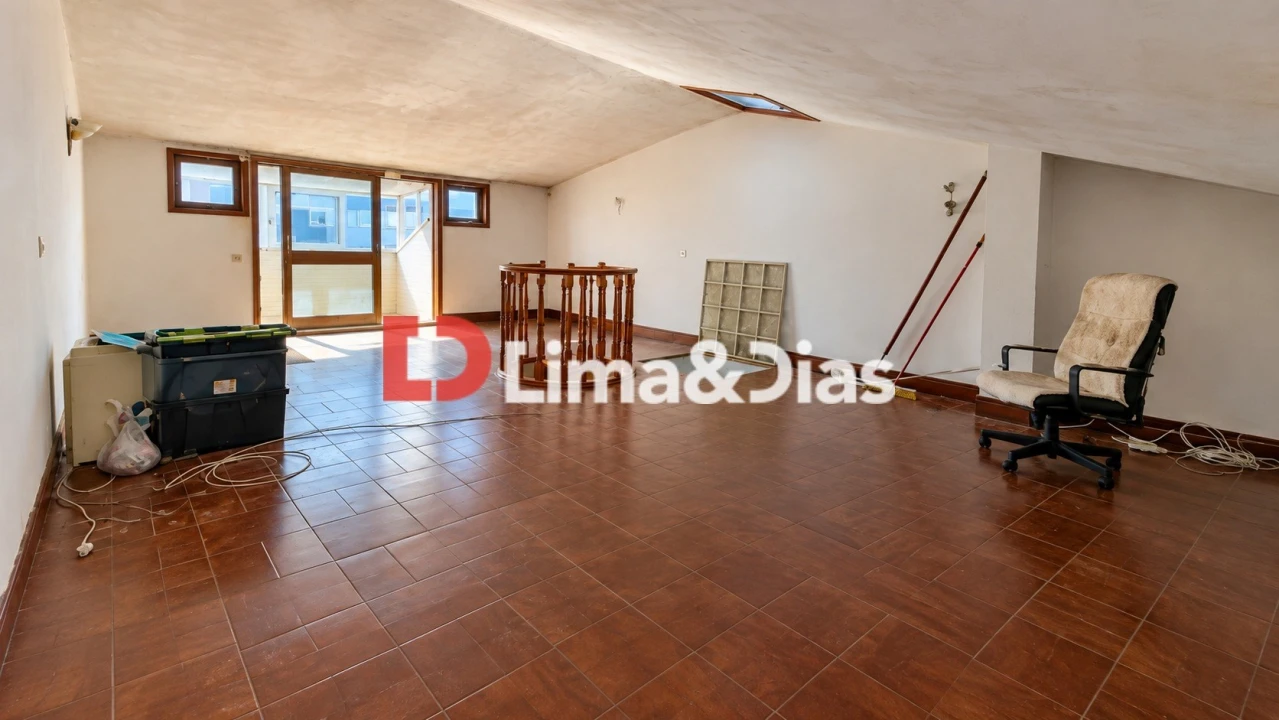 Moradia T5 para Venda em Mafamude e Vilar do Paraíso Foto 2