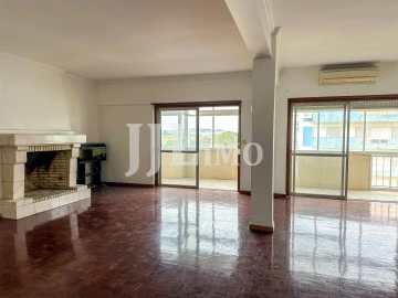 Apartamento T4 para Arrendamento em Alvalade