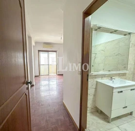 Apartamento T4 para Arrendamento em Alvalade