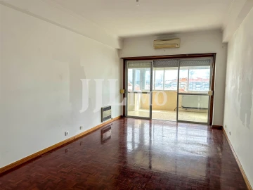 Apartamento T4 para Arrendamento em Alvalade