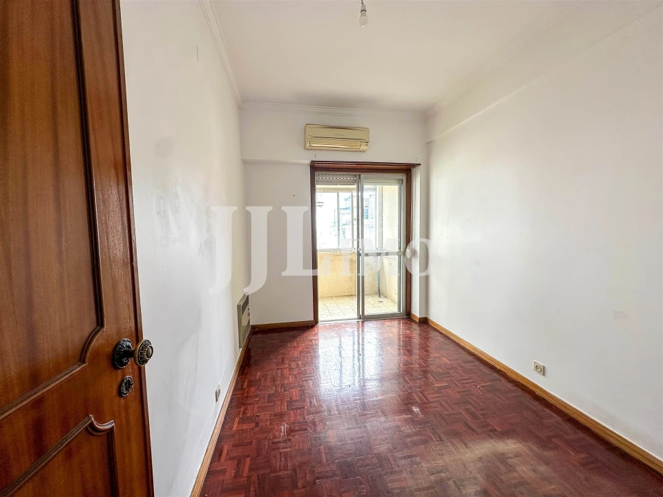 Apartamento T4 para Arrendamento em Alvalade Foto 7