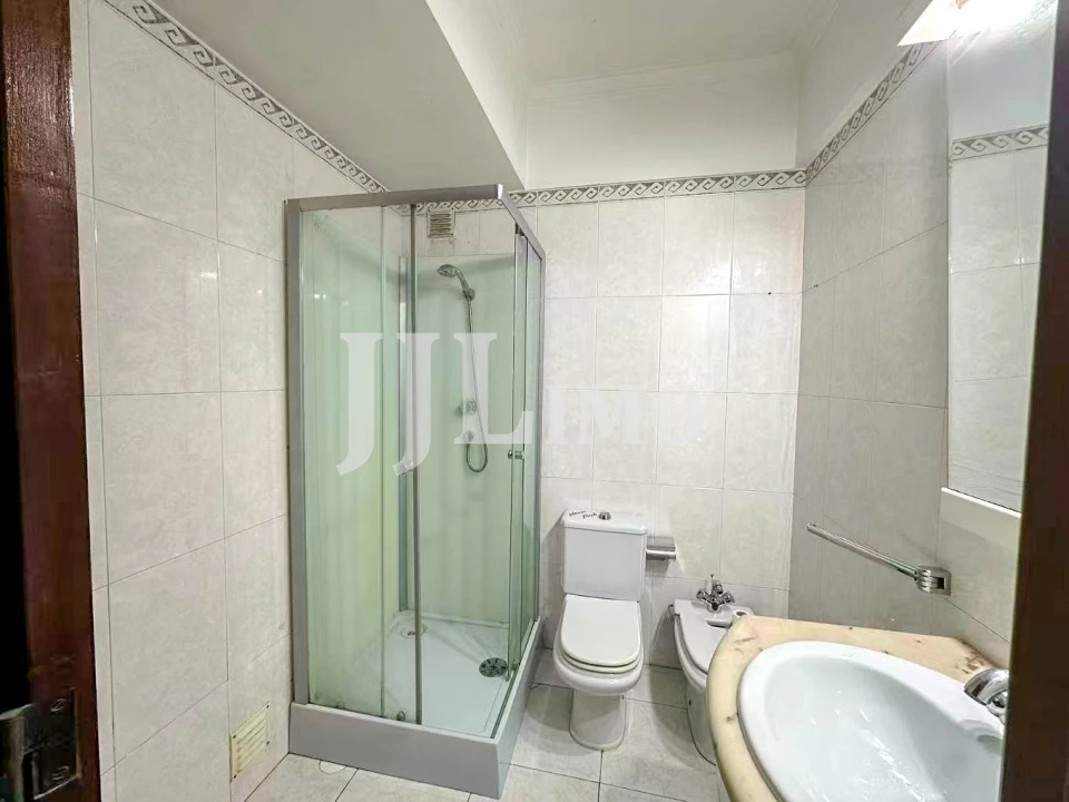 Apartamento T4 para Arrendamento em Alvalade Foto 15