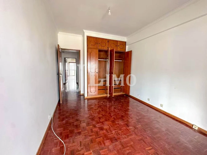 Apartamento T4 para Arrendamento em Alvalade Foto 13
