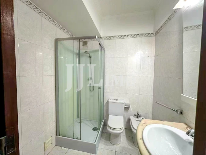 Apartamento T4 para Arrendamento em Alvalade Foto 15