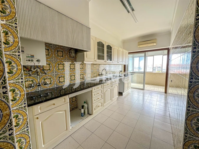 Apartamento T4 para Arrendamento em Alvalade Foto 6