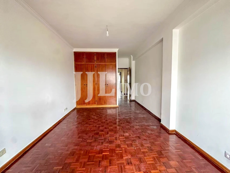 Apartamento T4 para Arrendamento em Alvalade Foto 19