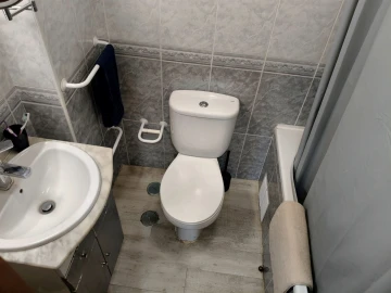 Moradia T4 para Venda em Laranjeiro e Feijó