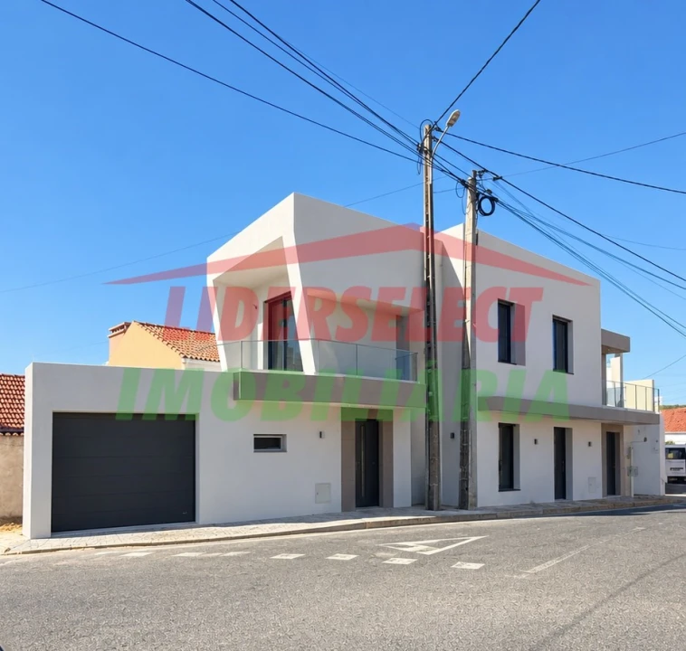 Moradia T3 para Venda em Santa Maria, São Pedro e Matacães Foto 1