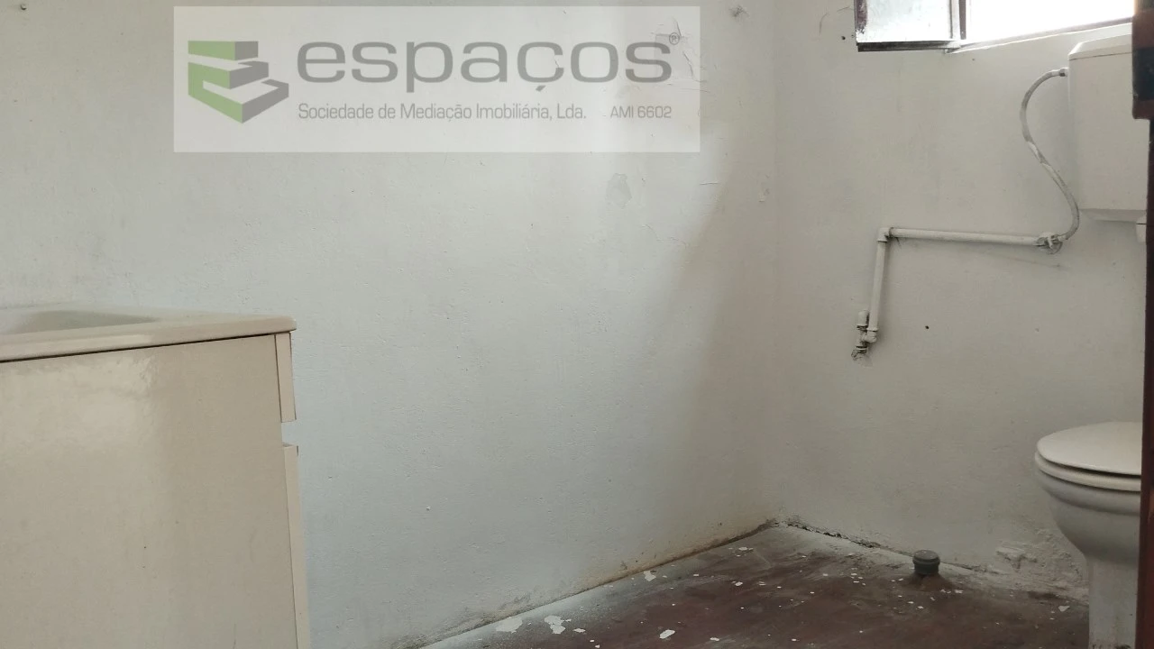 Moradia T3 para Venda em Benquerenças Foto 6