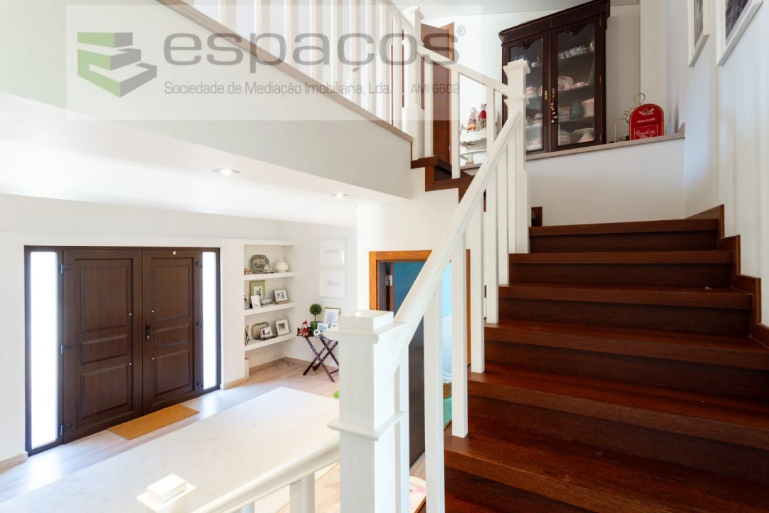 Moradia T5 para Venda em Santa Iria de Azoia, São João da Talha e Bobadela Foto 39